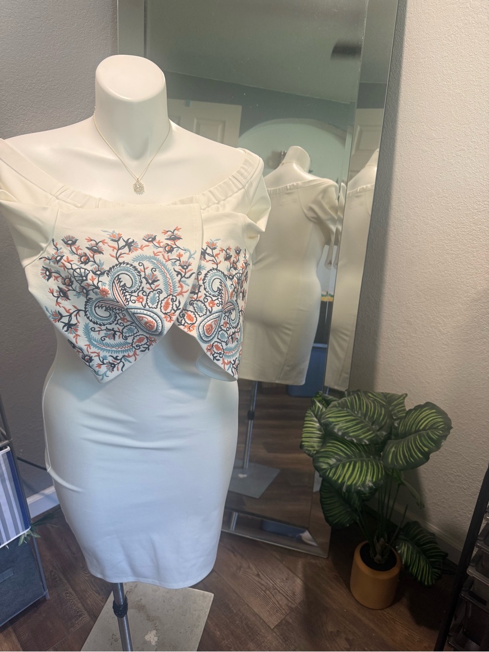 Sugarlips White One-Shoulder Embroidered Sheath Dress
